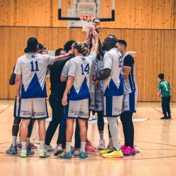 How Do Sports Clubs Manage Team Rosters