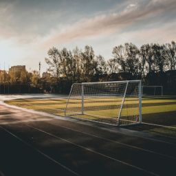 how do sports clubs recruit players